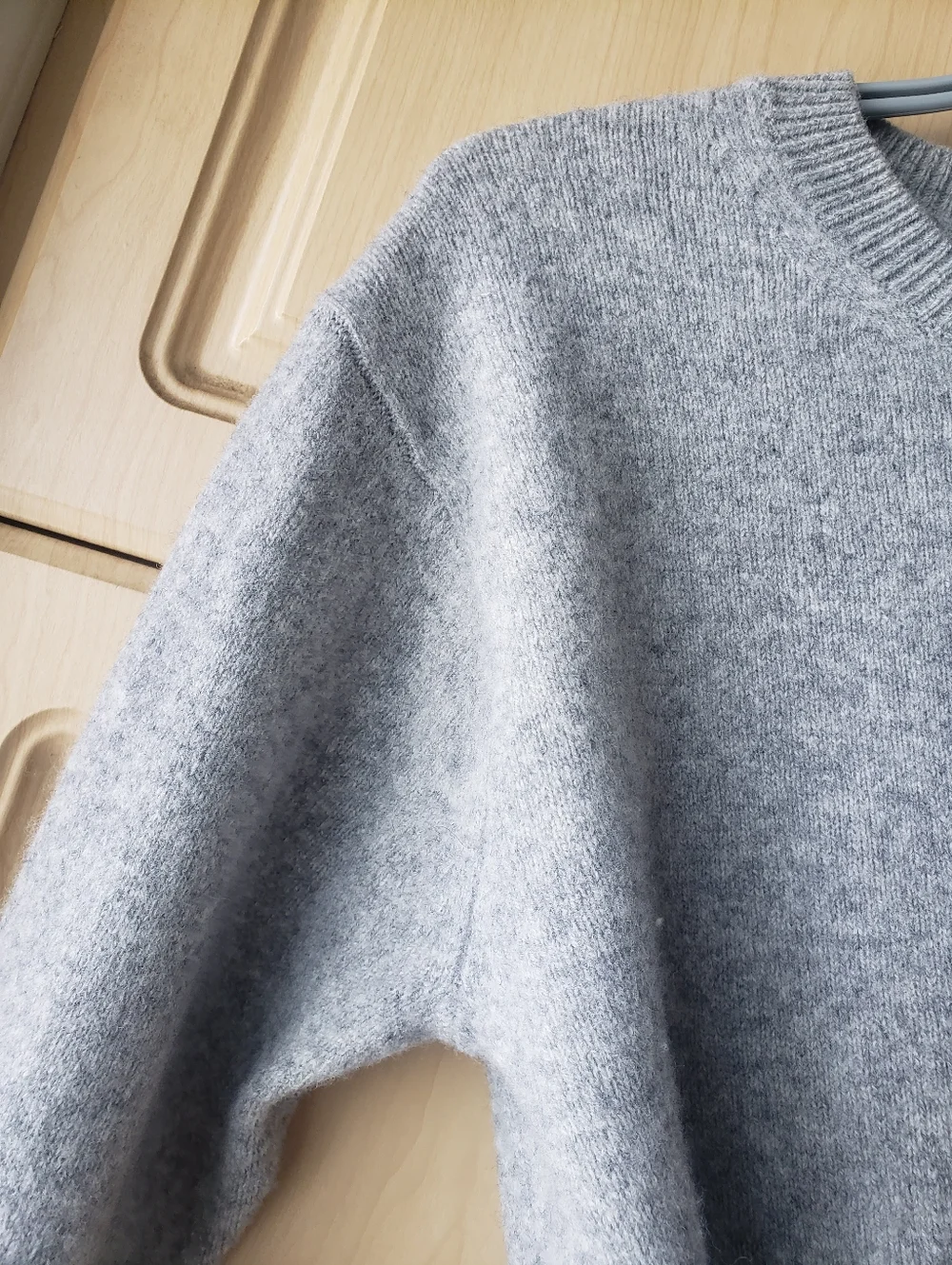 Uniqlo Gray Crewneck Sweater - Picture 4 of 9